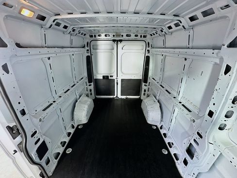 Used 2023 RAM ProMaster 2500 FWD image 13