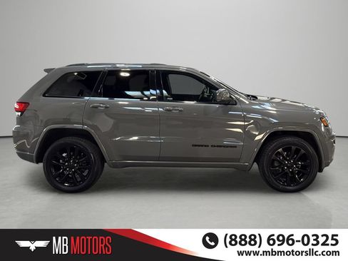 Used 2020 Jeep Grand Cherokee Altitude AWD/4WD image 5