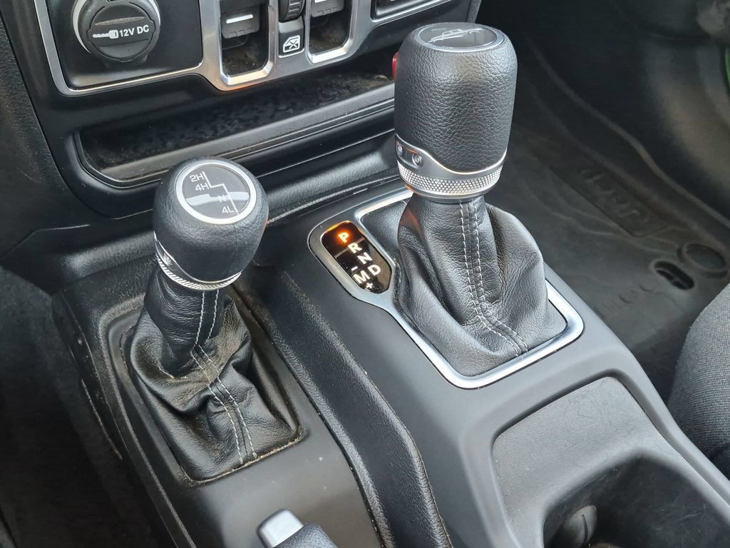 Used 2025 Jeep Gladiator Sport AWD/4WD image 12