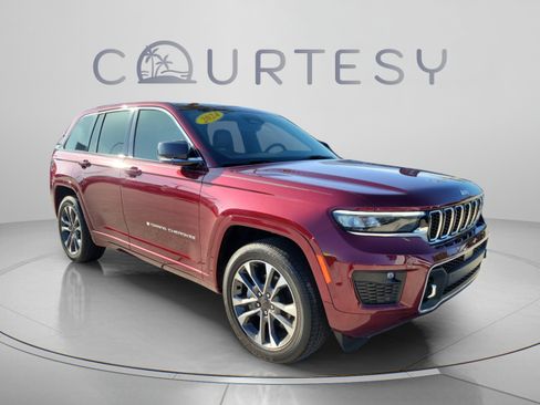 Used 2024 Jeep Grand Cherokee Overland w/ Trailer Tow Package AWD/4WD image 5