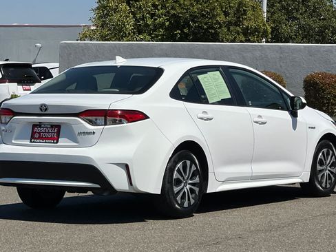 Used 2021 Toyota Corolla LE FWD image 2