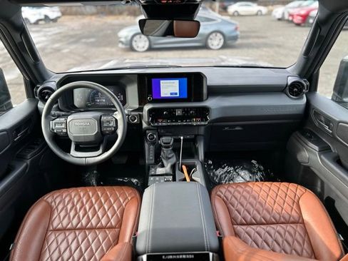 Used 2025 Toyota Land Cruiser image 18