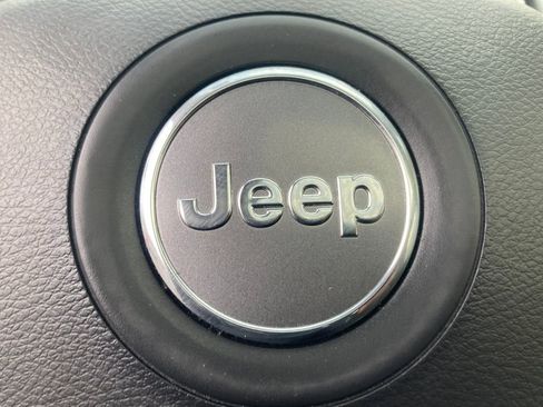 Used 2019 Jeep Cherokee Limited AWD/4WD image 26