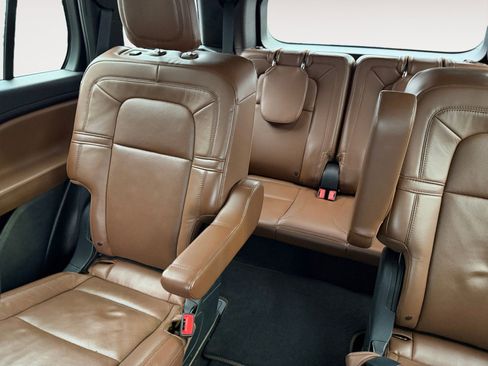 Used 2021 Lincoln Aviator Reserve w/ Elements Package Plus image 13