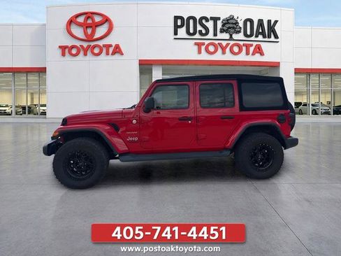 Used 2022 Jeep Wrangler Unlimited Sahara AWD/4WD image 4