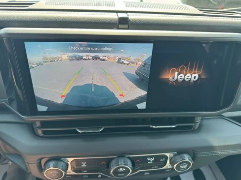 Used 2025 Jeep Wrangler Unlimited Rubicon 4xe AWD/4WD image 8