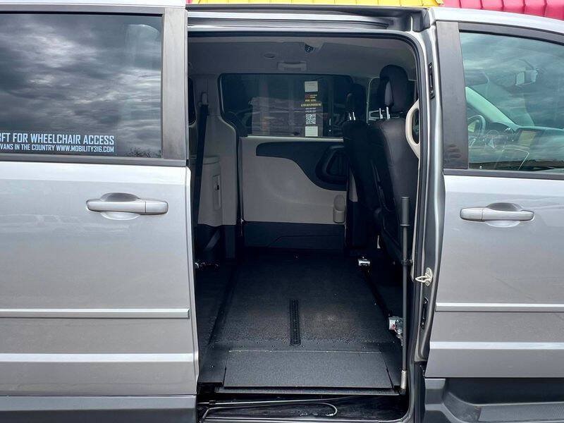 Used 2017 Dodge Grand Caravan SE w/ Power Window Group FWD image 35