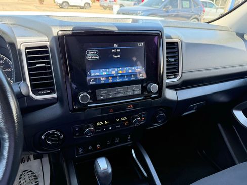 Used 2022 Nissan Frontier SV AWD/4WD image 20