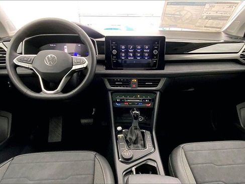 New 2026 Volkswagen Taos SE image 6