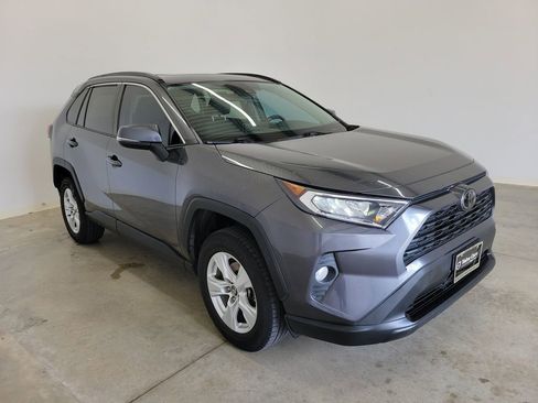 Used 2020 Toyota RAV4 XLE w/ Convenience Package image 4