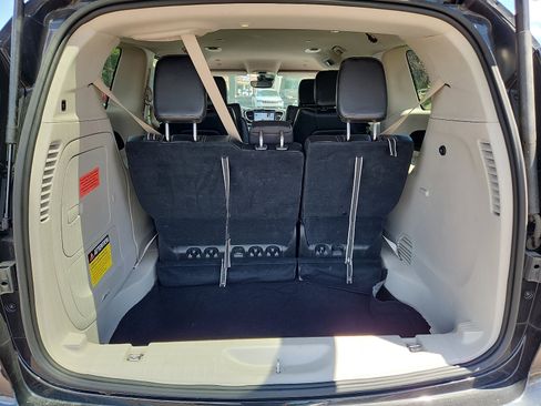 Used 2024 Chrysler Pacifica Limited FWD image 30