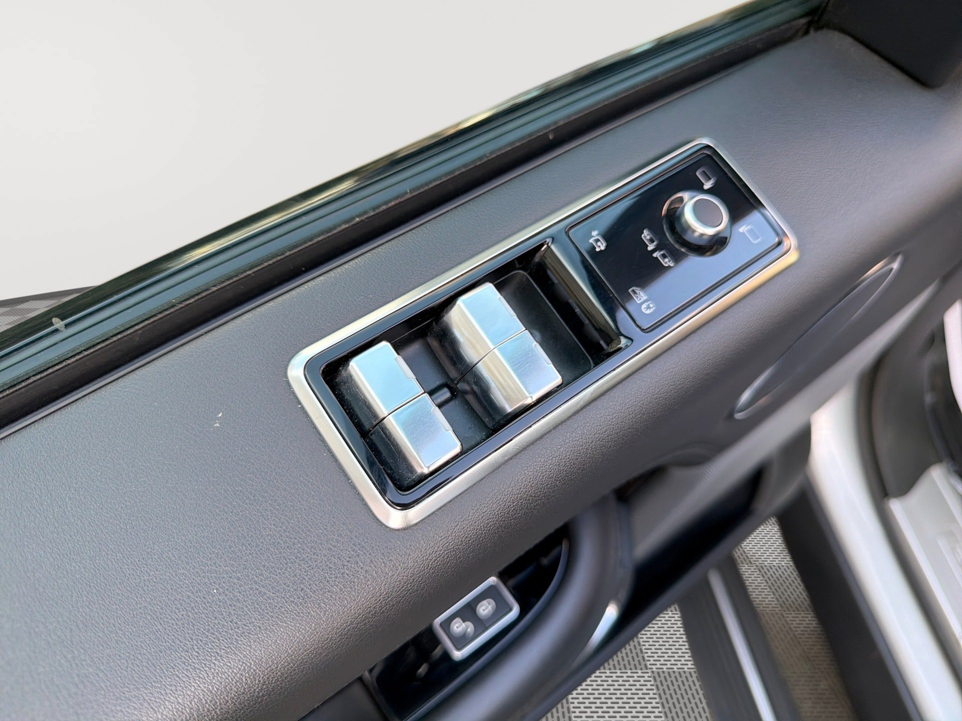 Used 2019 Land Rover Range Rover HSE AWD/4WD image 15