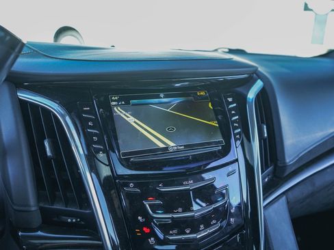 Used 2018 Cadillac Escalade Platinum image 24