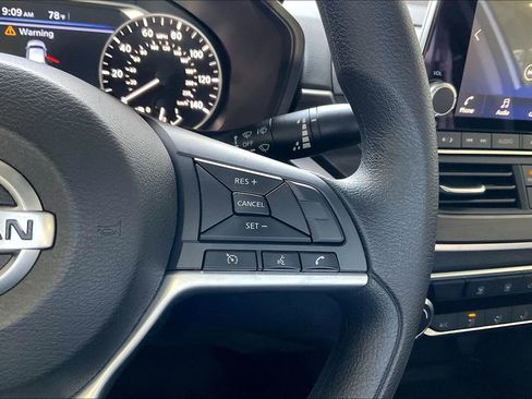 Used 2025 Nissan Altima 2.5 SV image 9