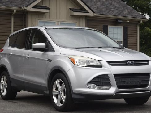 Used 2016 Ford Escape SE FWD image 4