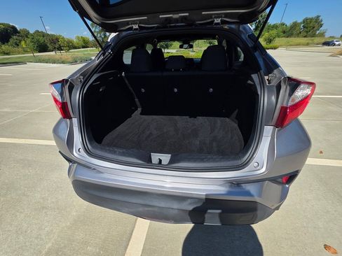 Used 2018 Toyota C-HR XLE FWD image 10