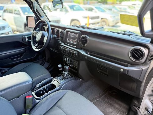 Used 2022 Jeep Wrangler Sport AWD/4WD image 17