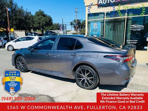 Used 2018 Toyota Camry SE FWD image 11