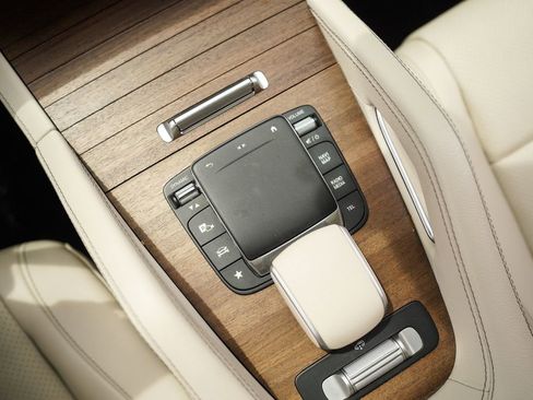 Used 2023 Mercedes-Benz GLS 450 4MATIC image 31