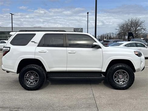 Used 2018 Toyota 4Runner TRD Off-Road w/ TRD Performance Package image 4