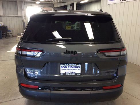 Used 2025 Jeep Grand Cherokee L Limited w/ Black Appearance Package AWD/4WD image 4