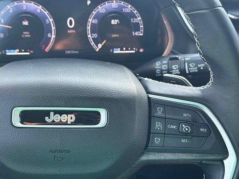 Certified 2022 Jeep Grand Cherokee L Limited AWD/4WD image 28