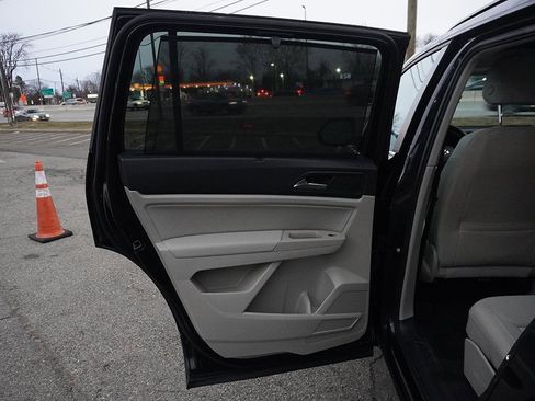 Used 2021 Volkswagen Atlas SE w/ Panoramic Sunroof Package image 28