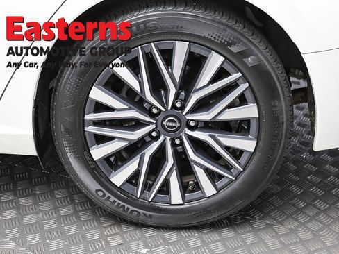 Used 2025 Nissan Altima 2.5 SV FWD image 8