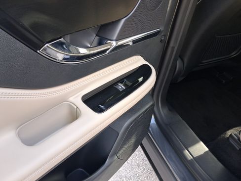 Certified 2025 Lincoln Corsair FWD image 10