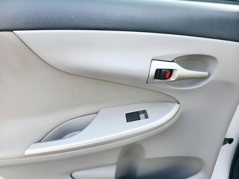 Used 2013 Toyota Corolla image 18