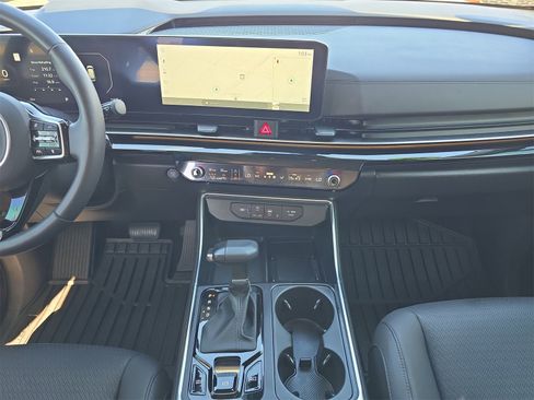 Used 2025 Kia Carnival SX Prestige image 10