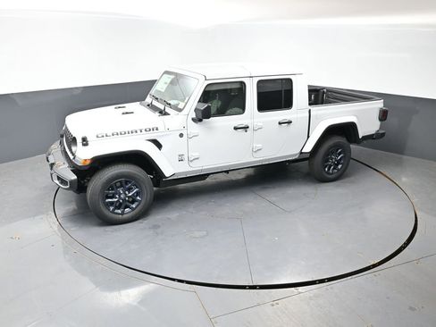 New 2026 Jeep Gladiator Sport AWD/4WD image 36