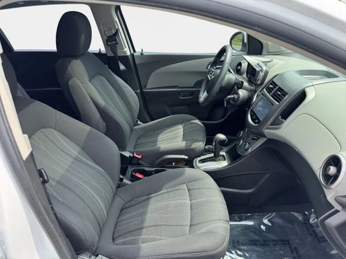 Used 2015 Chevrolet Sonic LT w/ Fun and Sun Package FWD image 10