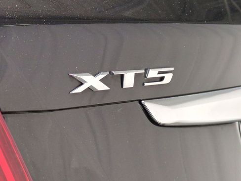 Used 2017 Cadillac XT5 FWD image 16