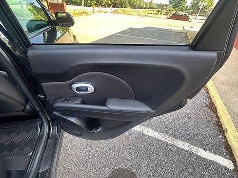 Used 2016 Kia Soul FWD image 19