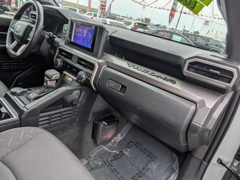 Used 2024 Toyota Tacoma SR5 w/ SR5 Upgrade Package AWD/4WD image 6