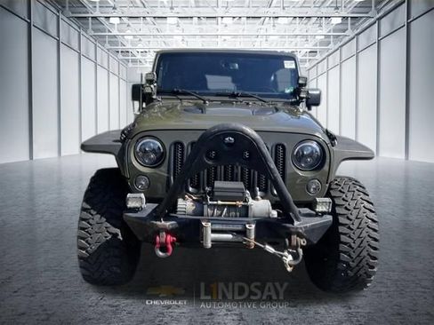 Used 2016 Jeep Wrangler Unlimited Rubicon AWD/4WD image 2