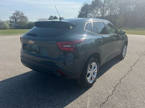 Used 2025 Chevrolet Trax LS image 5