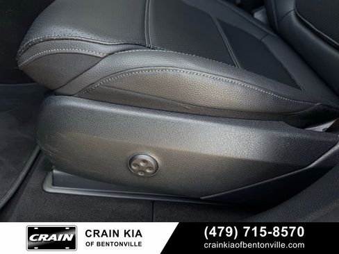 Used 2025 Mercedes-Benz GLC 300 4MATIC image 12