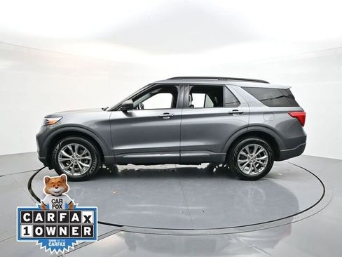 Used 2022 Ford Explorer XLT w/ Equipment Group 202A image 5