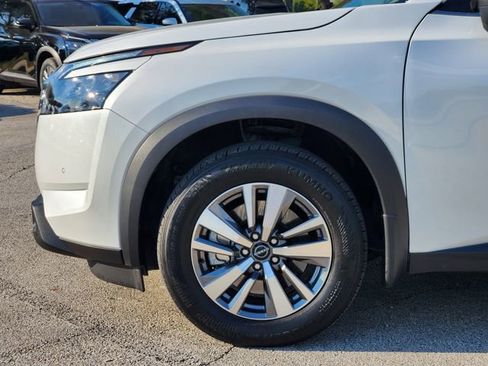 Certified 2025 Nissan Pathfinder SL image 5