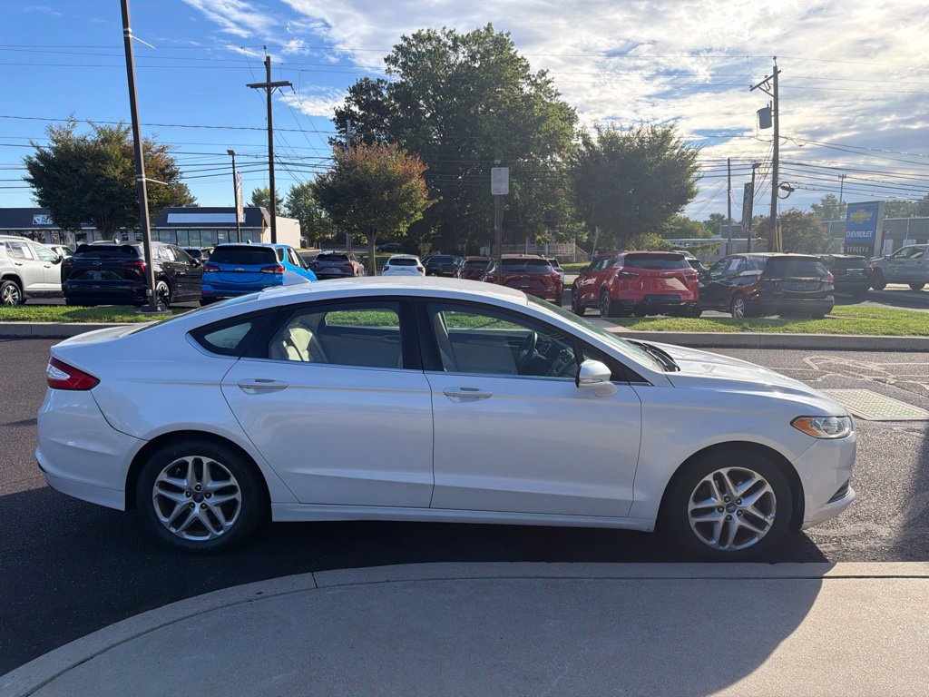 Used 2013 Ford Fusion SE FWD image 2