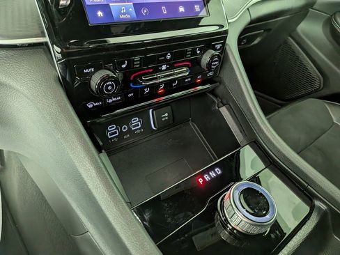 Certified 2024 Jeep Grand Cherokee Altitude image 29