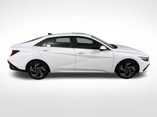 Used 2025 Hyundai Elantra Limited FWD video 2