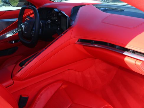 Used 2025 Chevrolet Corvette Stingray Premium Conv w/ Z51 Performance Package image 18