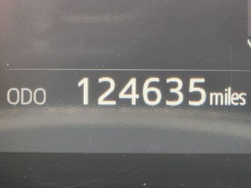 Used 2020 Toyota Camry SE FWD image 23