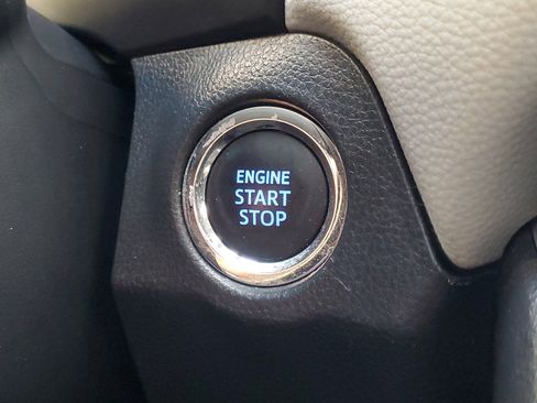 Used 2020 Toyota RAV4 XLE Premium image 31