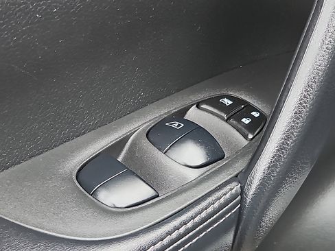 Certified 2021 Nissan Rogue Sport SV image 24