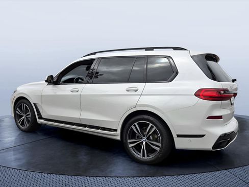 Used 2021 BMW X7 xDrive40i w/ M Sport Package AWD/4WD image 4