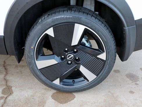 New 2025 Nissan Kicks SR image 9